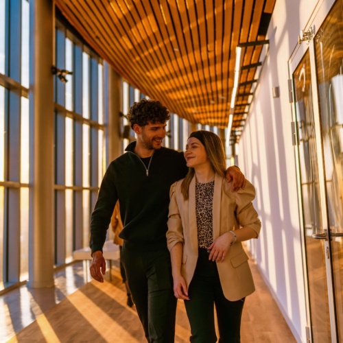 jpeg-optimizer_Isplaniraj posetu (2) A young couple touring the Belgrade 360 Deck.